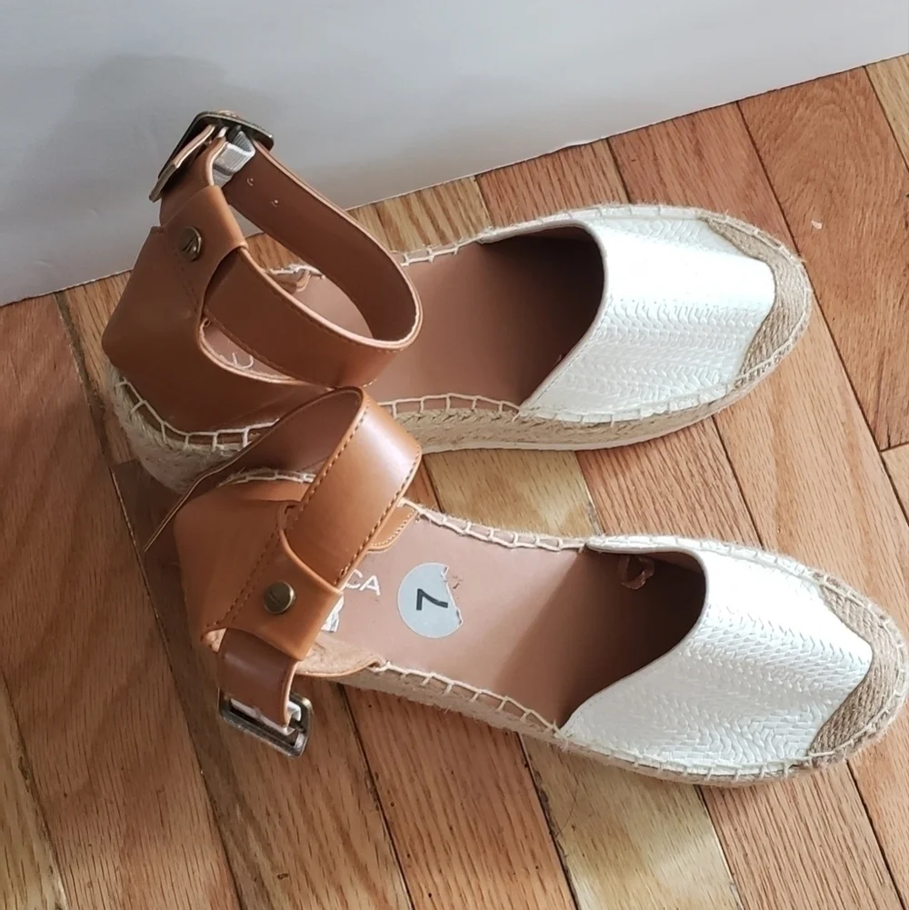 Nautica excellent brown